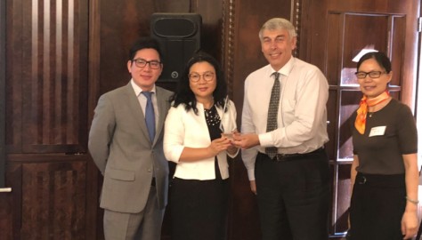 热烈祝贺珠海顺益荣获科慕2017年度优秀经销商